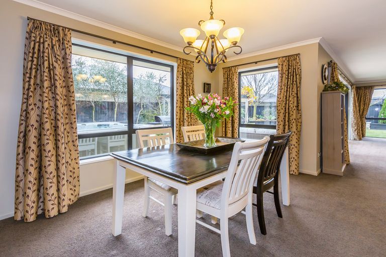 Photo of property in 21 Bernice Crescent, Yaldhurst, Christchurch, 8042