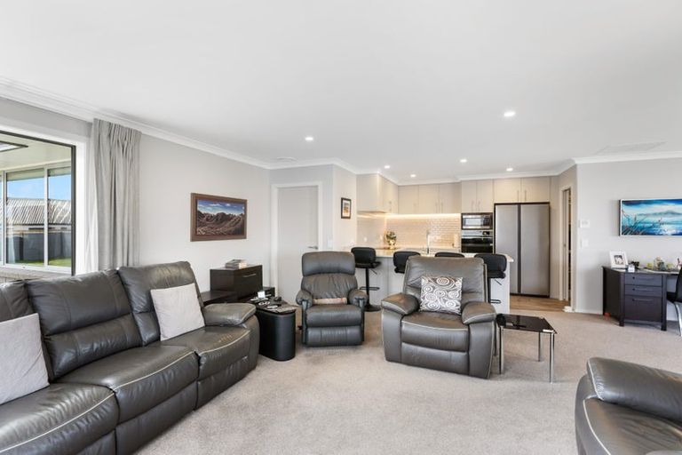 Photo of property in 168 Karuhiruhi Street, Waikanae, 5036