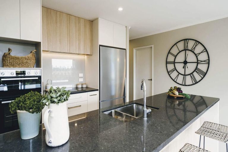 Photo of property in 17 Ridge Drive, Omokoroa, 3114