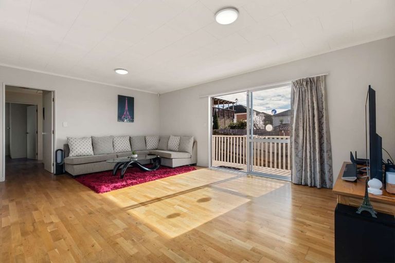 Photo of property in 2/21 Te Atatu Road, Te Atatu South, Auckland, 0610