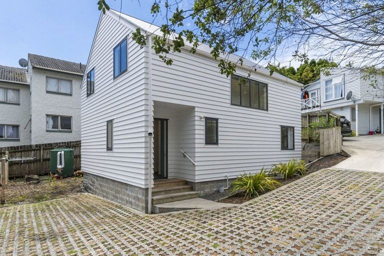 Photo of property in 548b Glenfield Road, Glenfield, Auckland, 0629