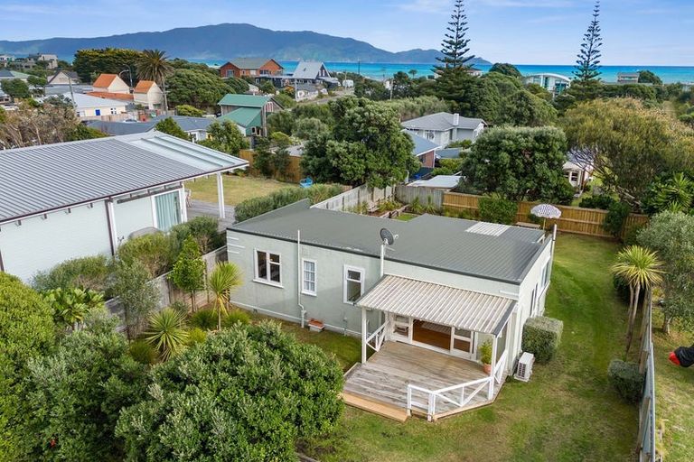 Photo of property in 55 Ngapaki Street, Waikanae Beach, Waikanae, 5036