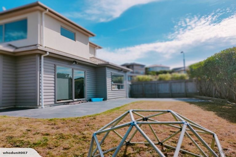 Photo of property in 6 Tararua Close, Aotea, Porirua, 5024