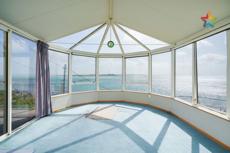 Photo of property in 14 Marine Parade, Bluff, 9814