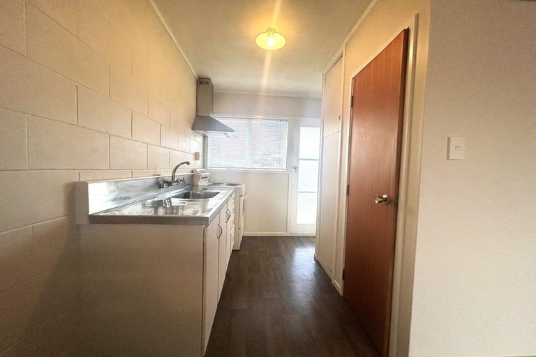 Photo of property in 4/318 Te Atatu Road, Te Atatu South, Auckland, 0610