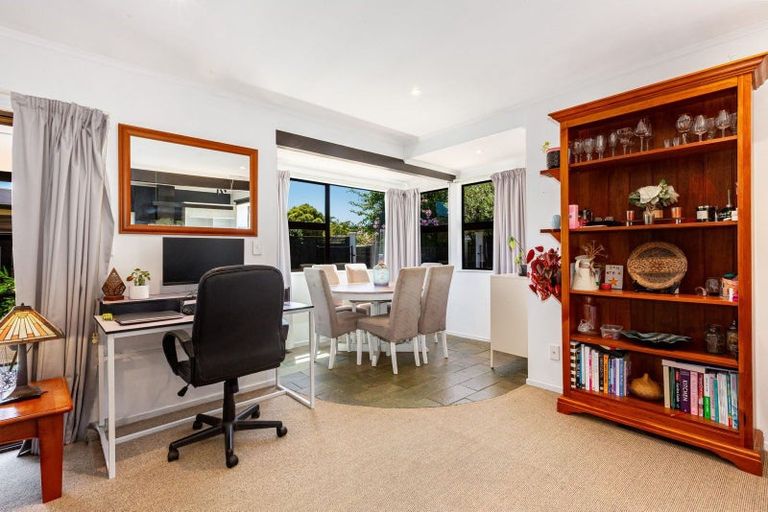 Photo of property in 72 Elizabeth Street, Waikanae, 5036