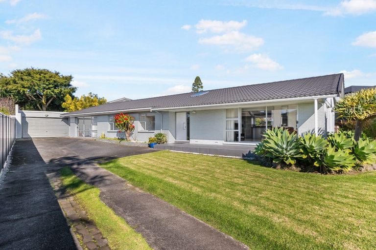 Photo of property in 16 Fielding Crescent, Farm Cove, Auckland, 2012