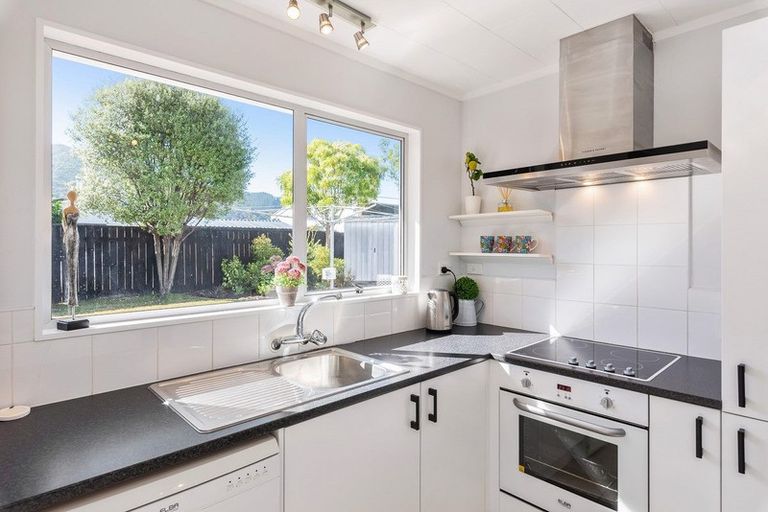 Photo of property in 3a Arthur Grove, Waikanae, 5036