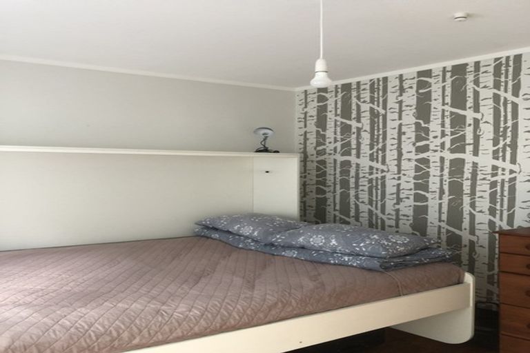 Photo of property in 5 Richmond Road, Mahina Bay, Lower Hutt, 5013