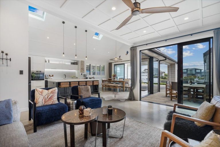 Photo of property in 8 Torea Lane, One Tree Point, 0118