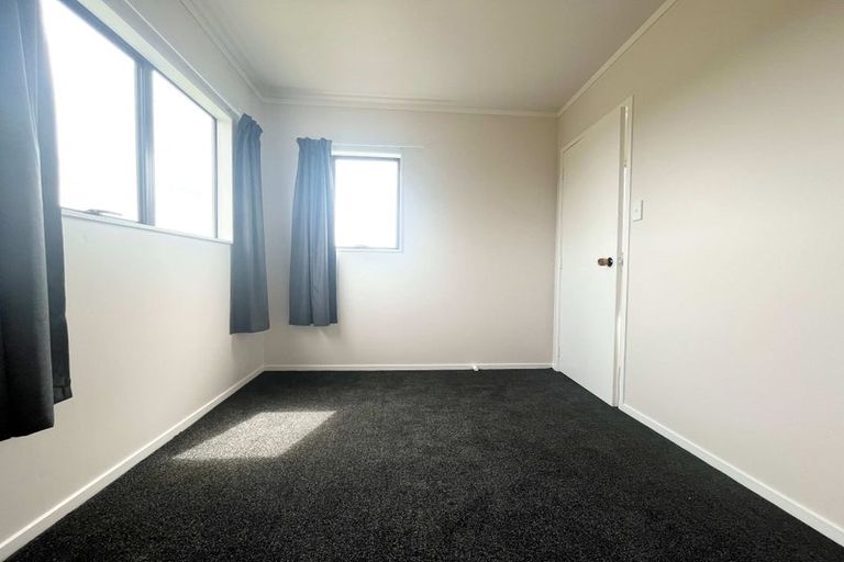 Photo of property in 2/16 Ebony Place, Massey, Auckland, 0614