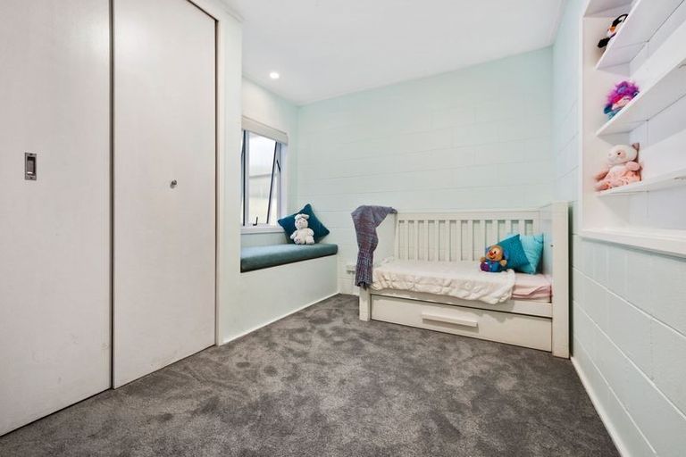 Photo of property in 1/2 Flavia Close, Torbay, Auckland, 0630