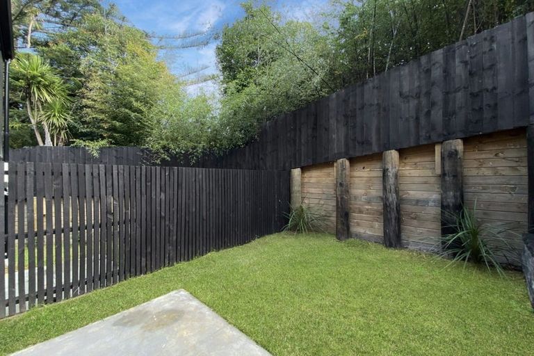 Photo of property in 5/37 Camelot Place, Glenfield, Auckland, 0629