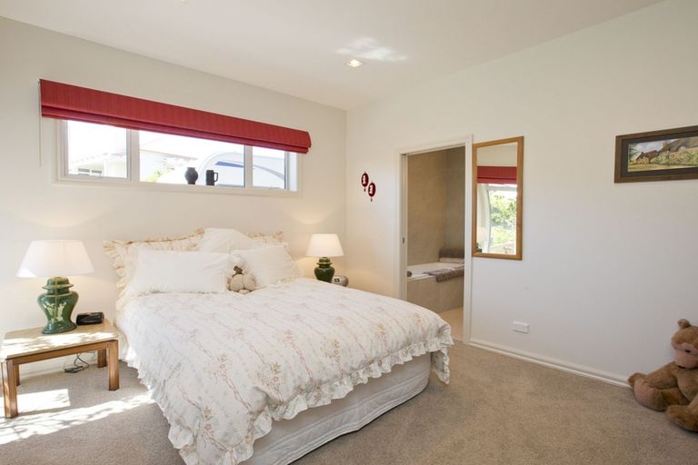 Photo of property in 3 Fairway Grove, Hokowhitu, Palmerston North, 4410