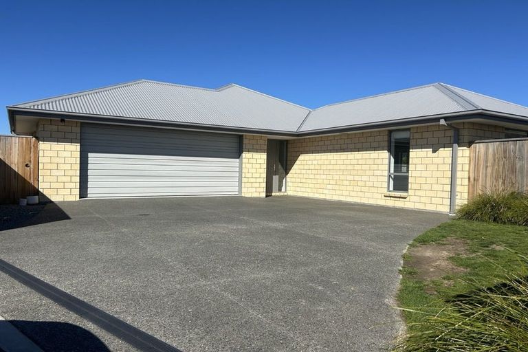 Photo of property in 118 Shillingford Boulevard, Rolleston, 7615