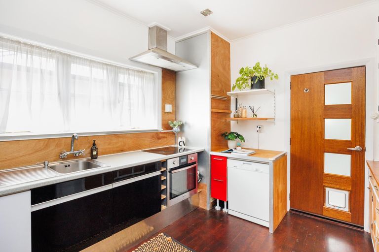 Photo of property in 210 College Street, West End, Palmerston North, 4412