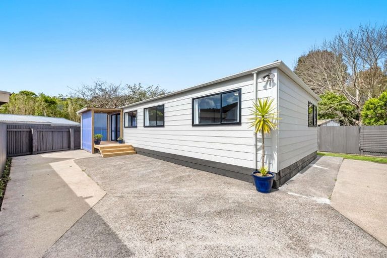 Photo of property in 16 Watkins Grove, Taita, Lower Hutt, 5011