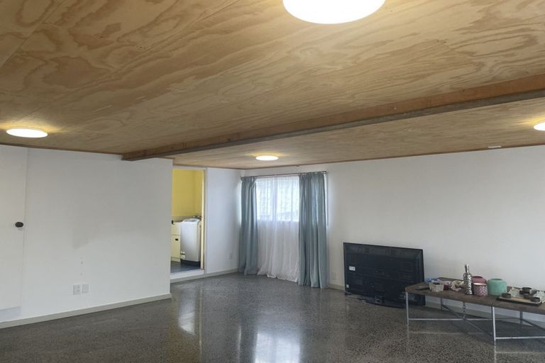 Photo of property in 5 Ballial Place, West Harbour, Auckland, 0618