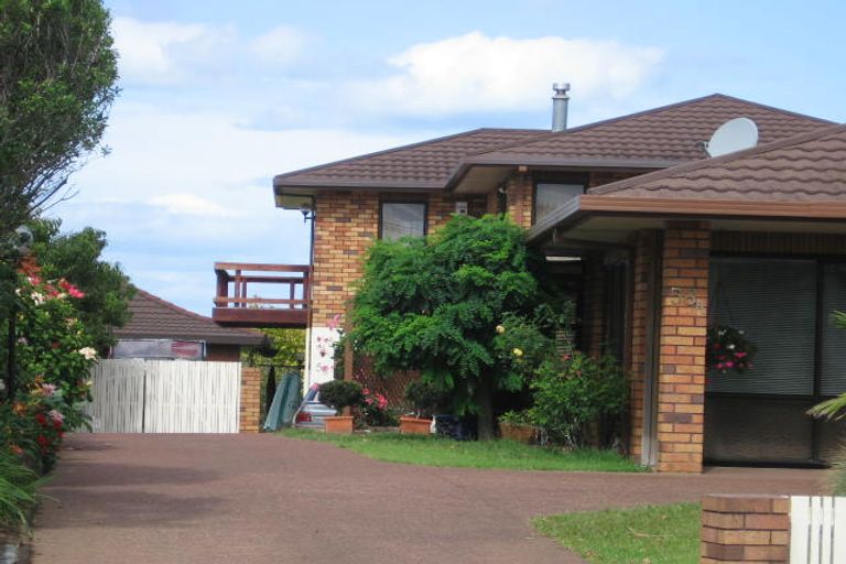 Photo of property in 1/58 Kowhai Road, Campbells Bay, Auckland, 0630