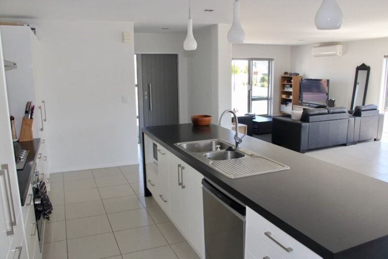Photo of property in 10 Aquila Drive, Whitianga, 3510