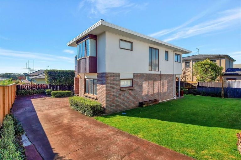 Photo of property in 20a Seaview Road, Otumoetai, Tauranga, 3110