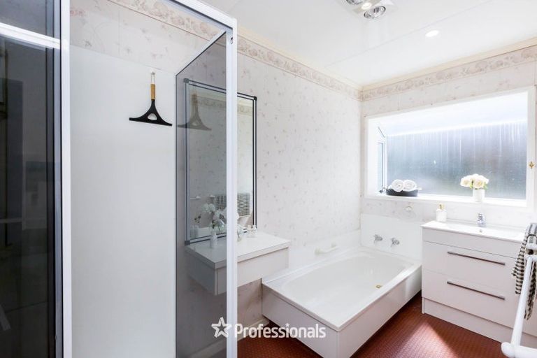 Photo of property in 1/4 Comeskey Grove, Elderslea, Upper Hutt, 5018