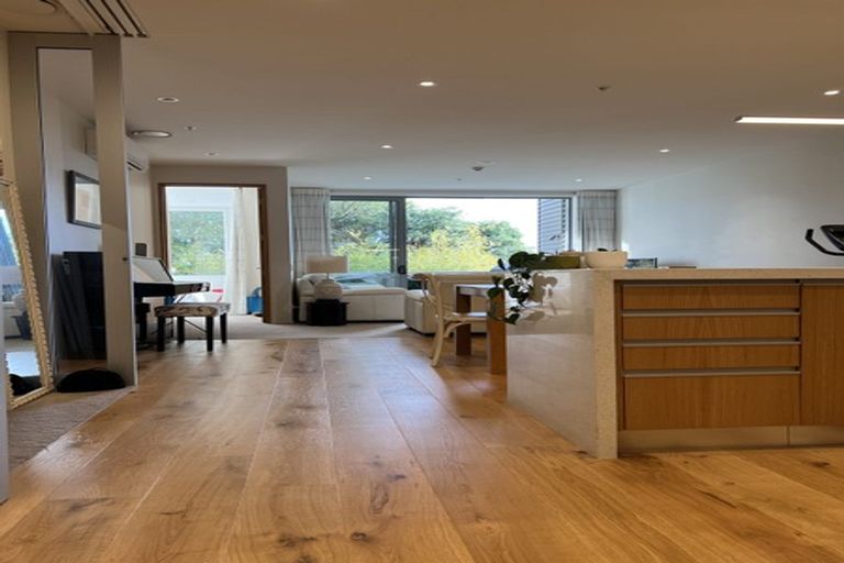 Photo of property in 203/585 Beach Road, Rothesay Bay, Auckland, 0630