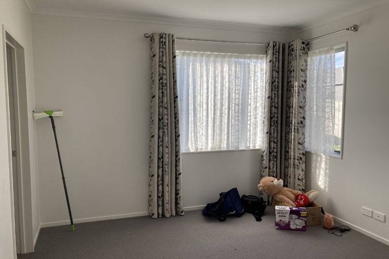 Photo of property in 37 Mettam Drive, Swanson, Auckland, 0614