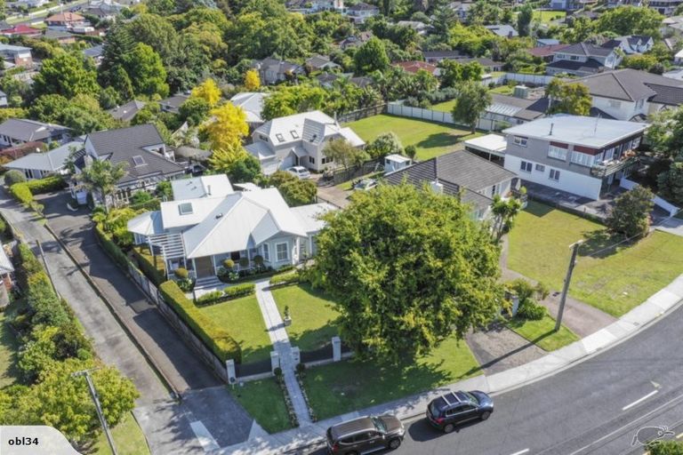 Photo of property in 71 Beach Road, Mellons Bay, Auckland, 2014