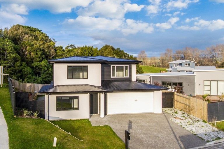 Photo of property in 1 Tower Place, Fitzherbert, Palmerston North, 4410