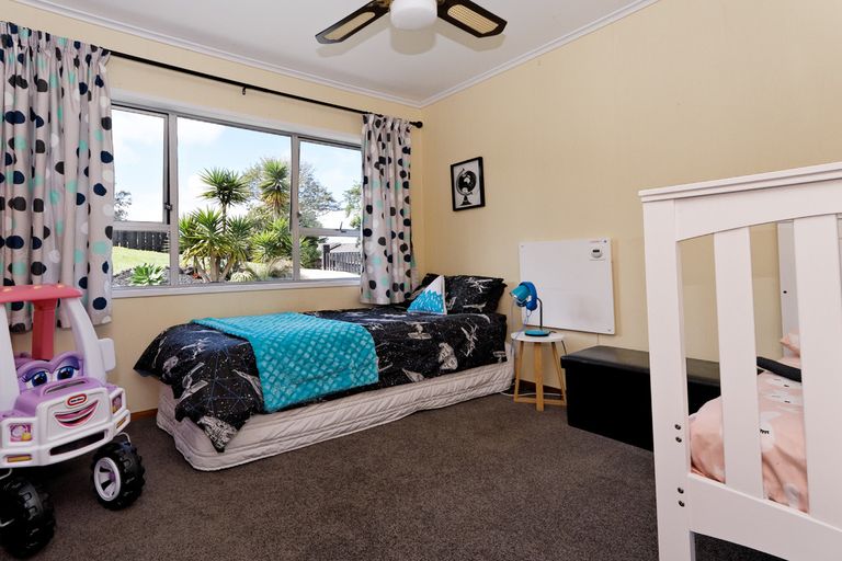 Photo of property in 43 Redwood Drive, Massey, Auckland, 0614