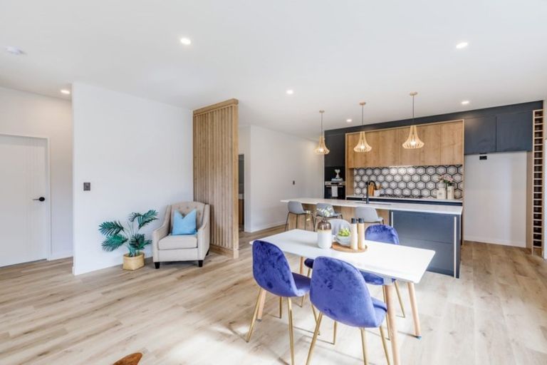 Photo of property in 21 Vinistra Road, Kumeu, 0810