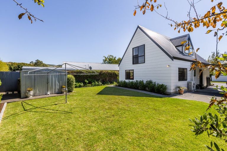 Photo of property in 17 Gilmour Place, Taradale, Napier, 4112