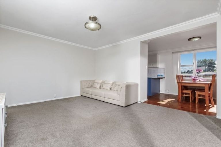Photo of property in 1/120 Archers Road, Glenfield, Auckland, 0629