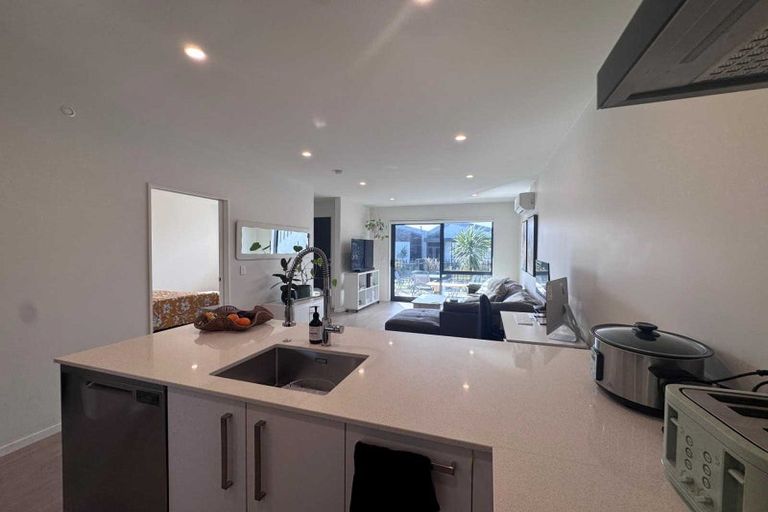 Photo of property in 6 Juniper Drive, Rosehill, Papakura, 2113