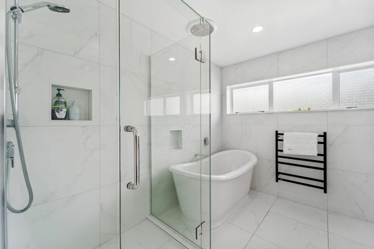 Photo of property in 31 Centreway Road, Orewa, 0931