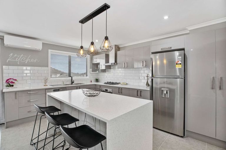 Photo of property in 2b Wyon Way, Flat Bush, Auckland, 2016