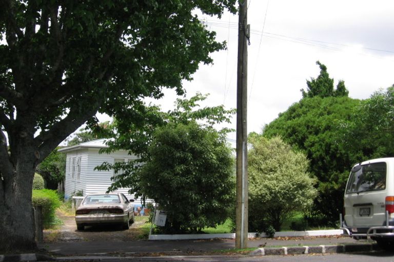 Photo of property in 71 Dignan Street, Point Chevalier, Auckland, 1022