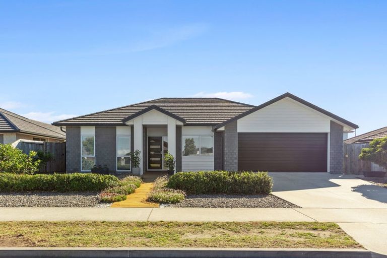 Photo of property in 57 Te Kio Crescent, Papamoa Beach, Papamoa, 3118