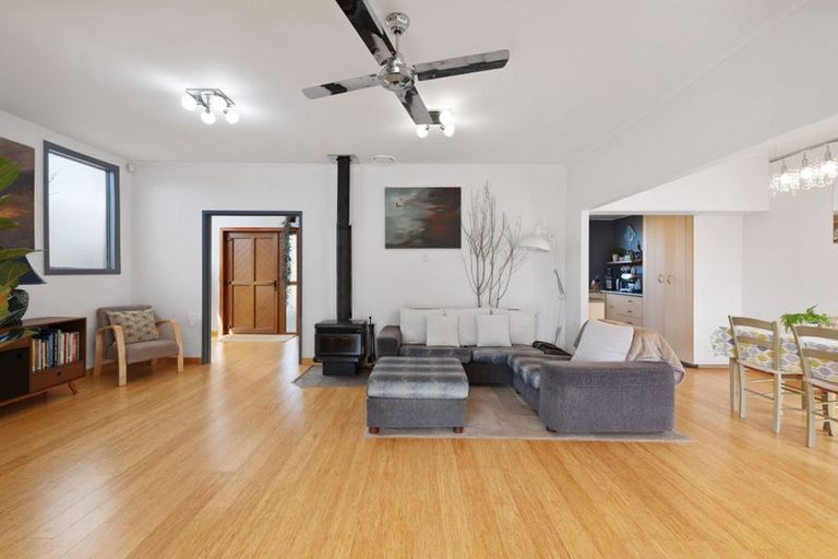 Photo of property in 60 Beach Road, Mellons Bay, Auckland, 2014