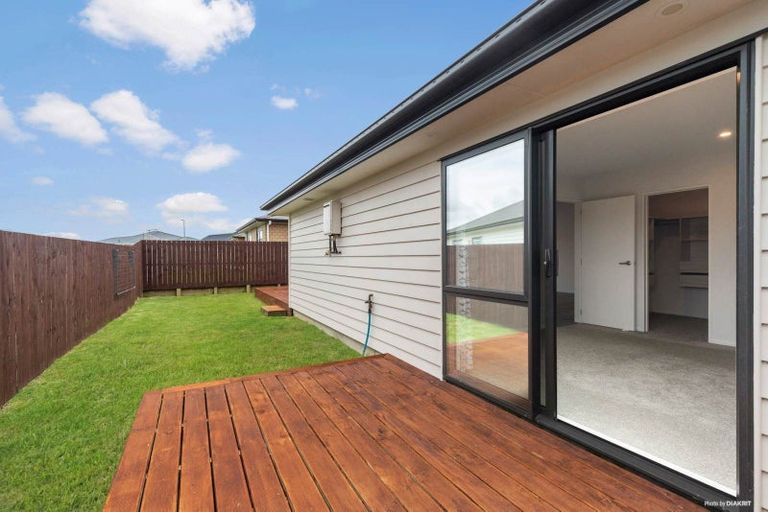 Photo of property in 6 Rere Awa Road, Glenbrook, 2681