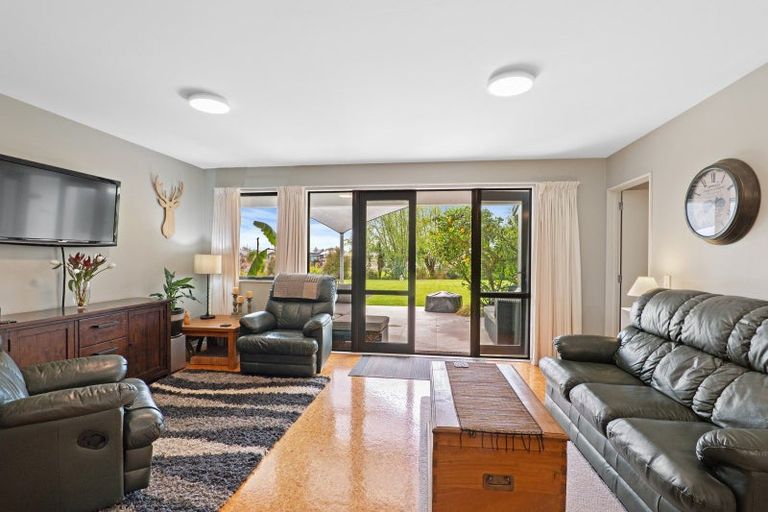 Photo of property in 32 Hyndhope Road, Kennedys Bush, Christchurch, 8025