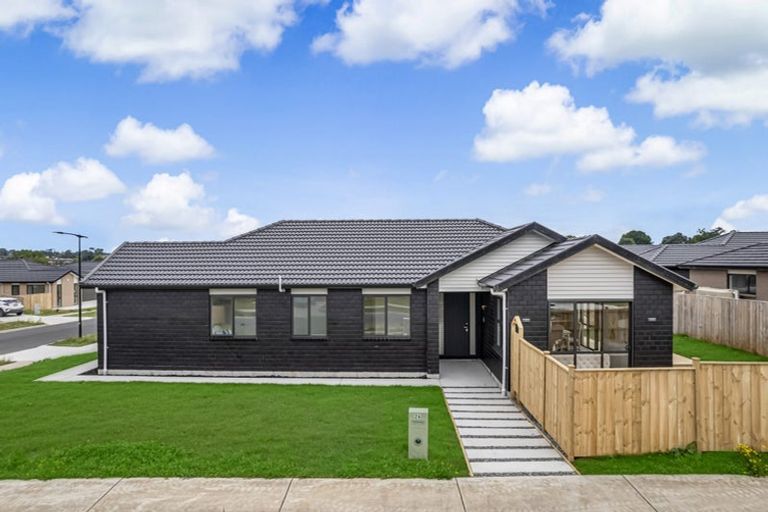 Photo of property in 24 Booker Drive, Tuakau, 2121