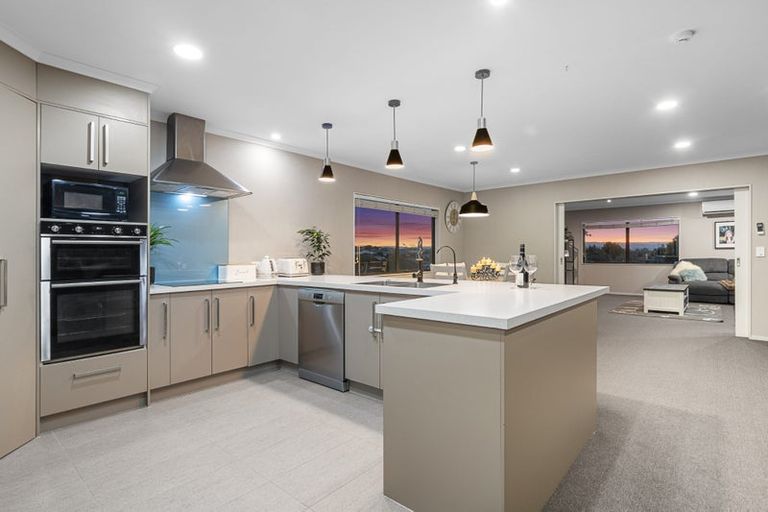 Photo of property in 32 Cotswold Place, Ohauiti, Tauranga, 3112