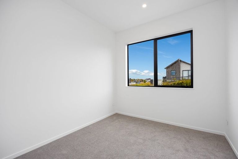 Photo of property in 24 Kikorangi Drive, Wainui, 0992
