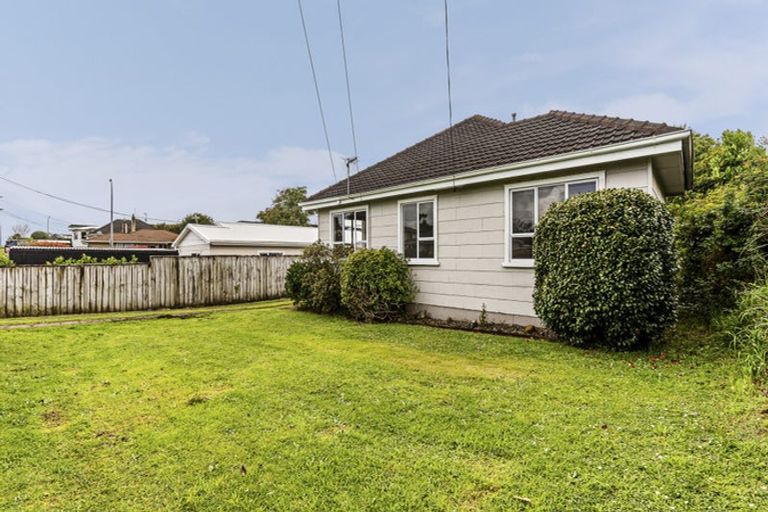 Photo of property in 60 Wallath Road, Westown, New Plymouth, 4310