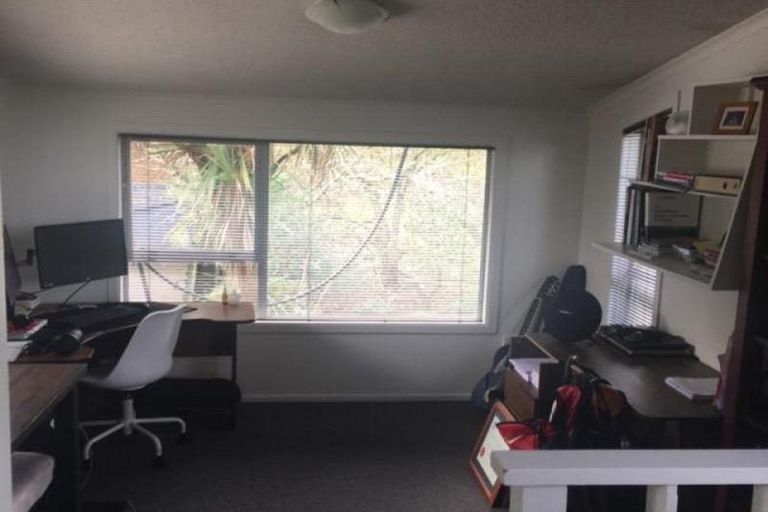 Photo of property in 23 Saint Ives Grove, Whalers Gate, New Plymouth, 4310