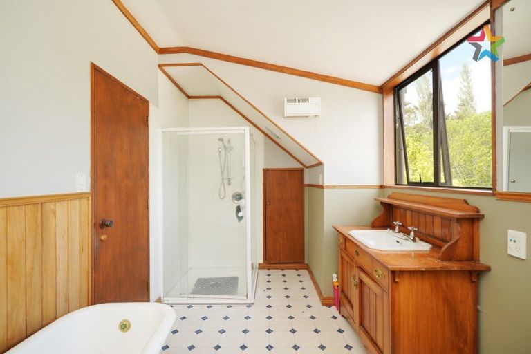 Photo of property in 72 Bush Street, Lumsden, 9730