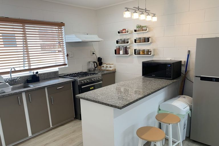 Photo of property in 2/112 Portage Road, New Lynn, Auckland, 0600