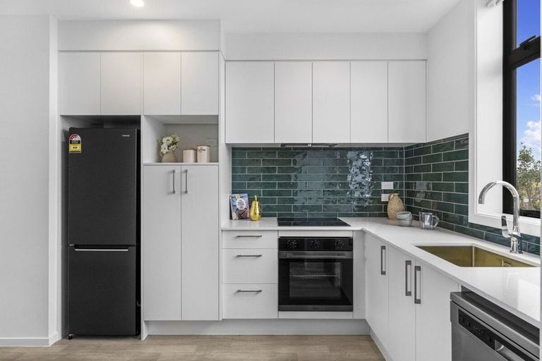 Photo of property in 27 Raukohekohe Road, Wiri, Auckland, 2104